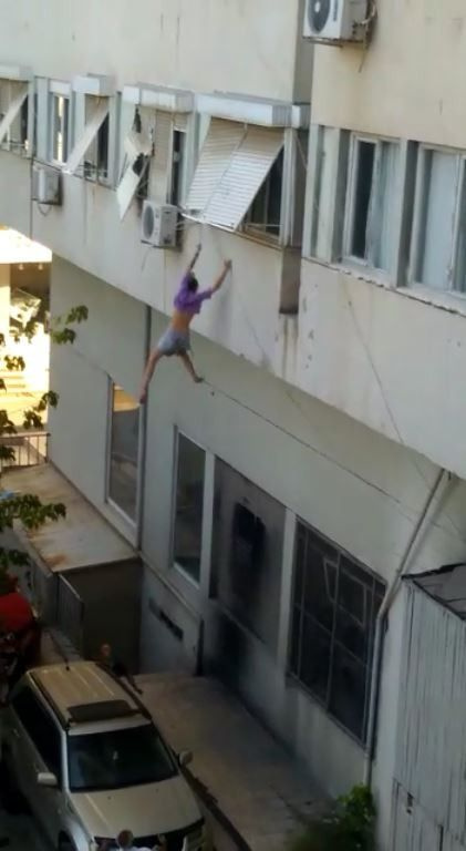 'Beni kurtarın' deyip pencereden atladı! Antalya'da genç kız: İranlılar satmaya çalıştı