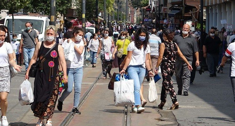 Maske bizi Covid-19'dan ne kadar koruyor? 340 bin kişi incelendi