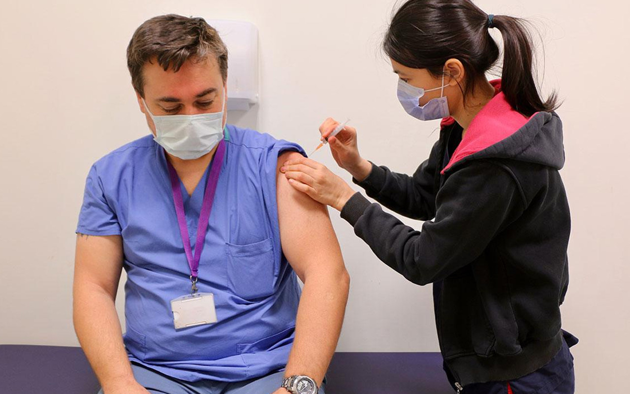Yunanistan, aşı olmayan 7 bin sağlık çalışanını görevden uzaklaştırdı