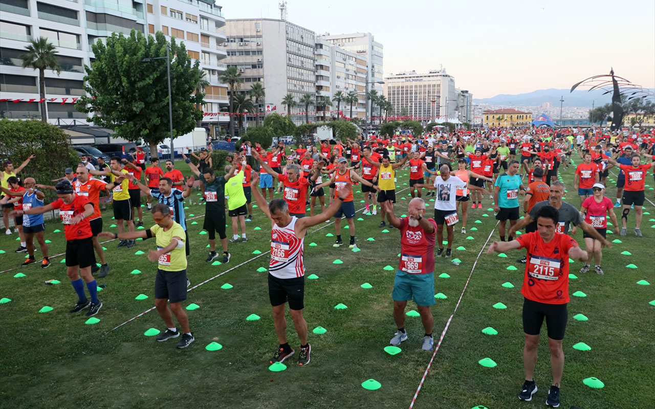 9 Eylül Uluslararası İzmir Yarı Maratonu başladı