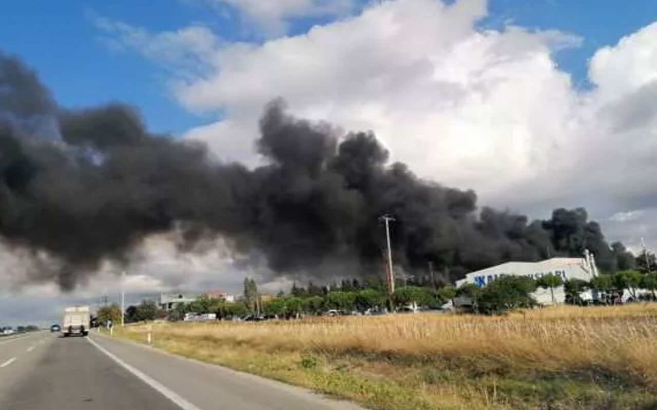 İstanbul Silivri'de korkutan fabrika yangını!