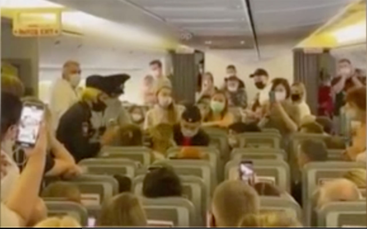  Moskova - Antalya uçağında maskesiz yolcu gözaltın alındı! Diğer yolcular alkışladı