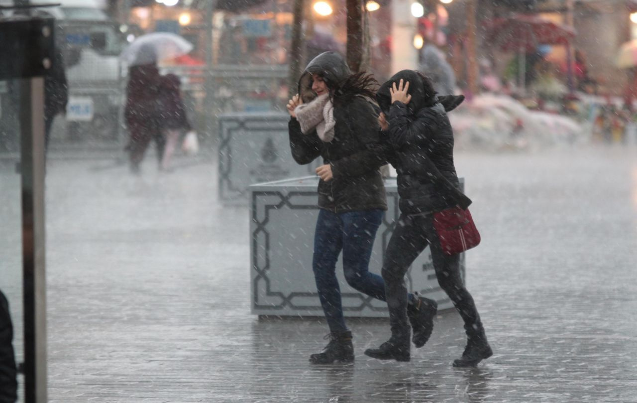 Meteoroloji İstanbul ve çok sayıda kente alarm verdi! Sarı kodlu sağanak yağış uyarısı