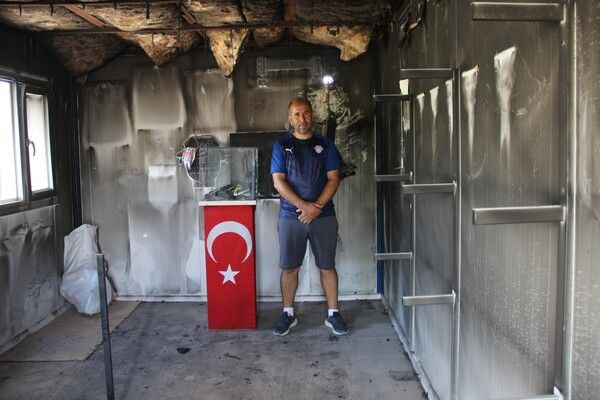 Her şey küle döndü sadece onlar yanmadı! İzmir'de gören şaştı kaldı: Tesadüf olamaz