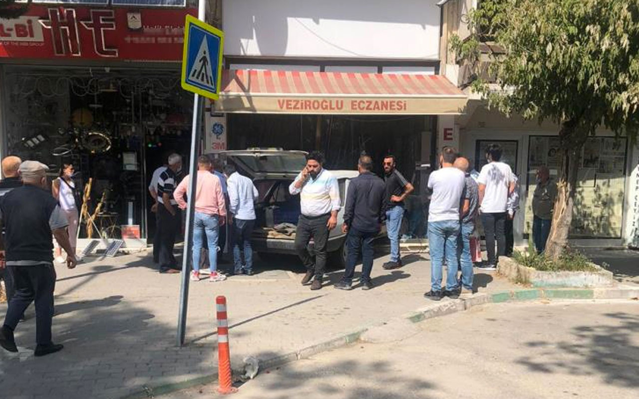 Bursa'da akrabasına kızan adam otomobili ile dükkanına daldı