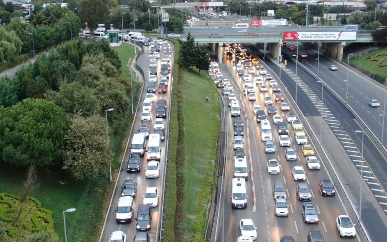 İstanbul trafiğinde son durum! Yoğunluk yüzde 50'yi geçti