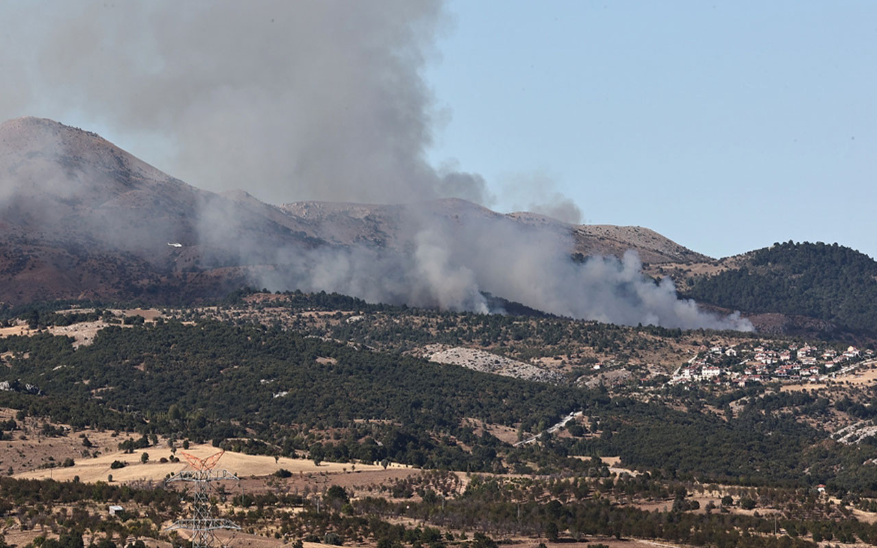 İzmir'de yangın çıktı! Ekipler alevlere müdahale ediyor