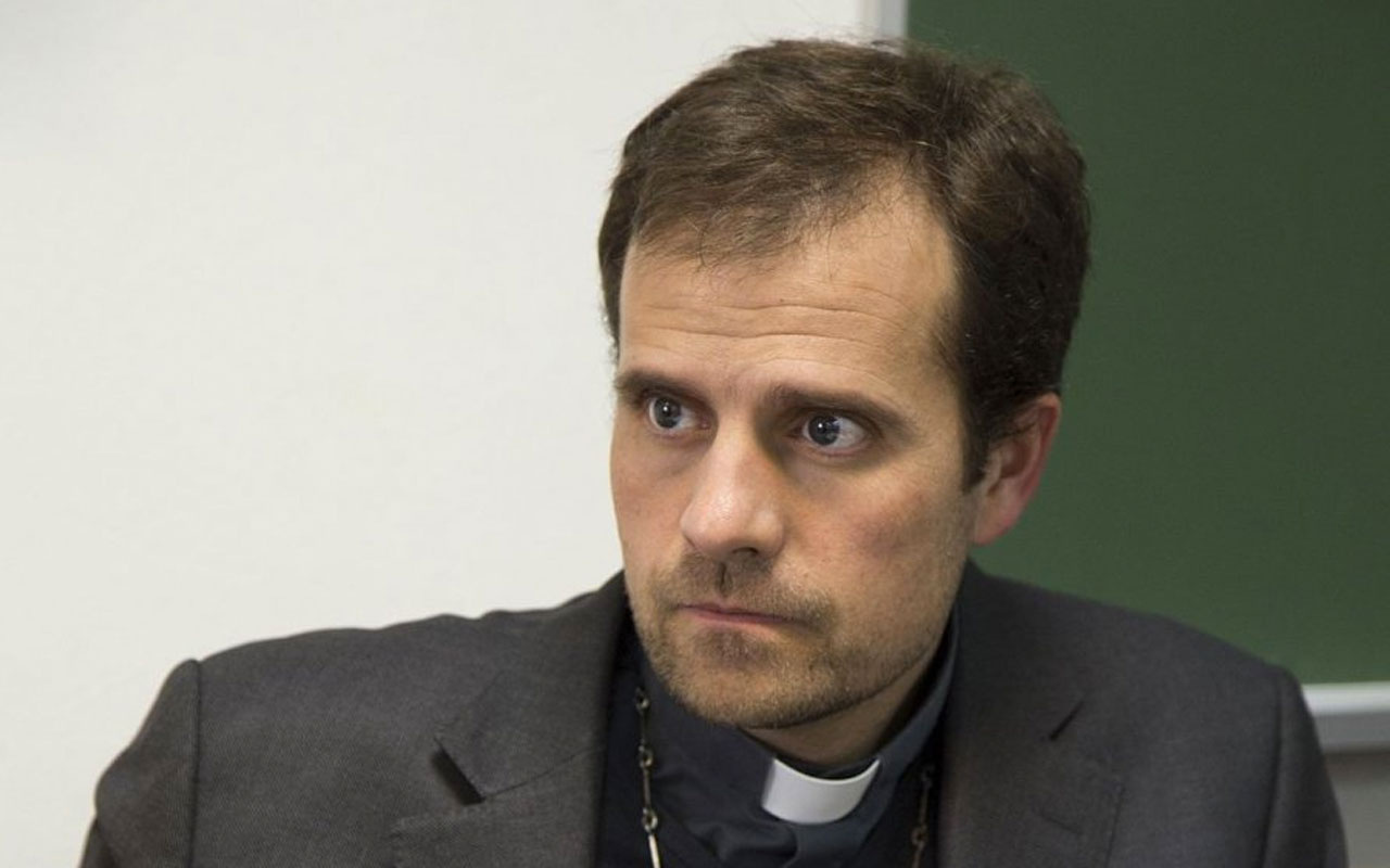 İspanyol piskoposun yasak aşkı istifa getirdi