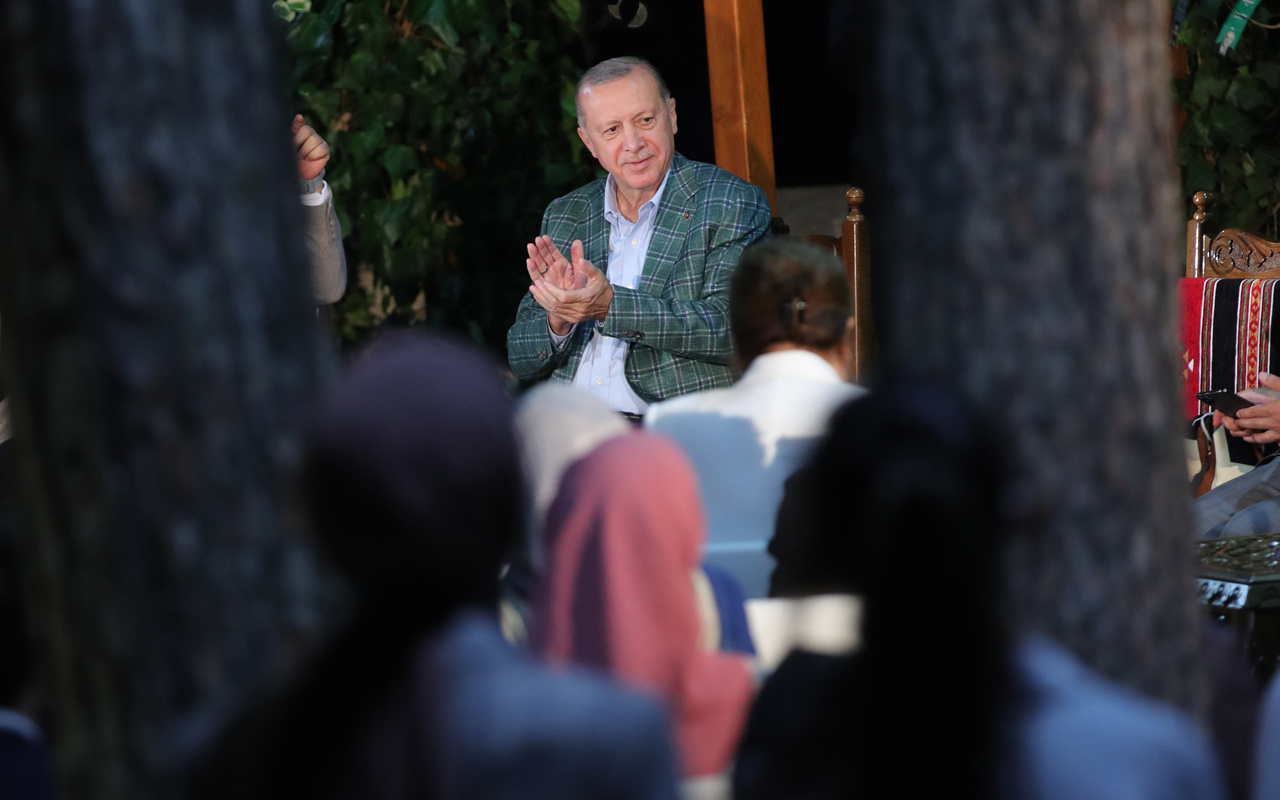 Cumhurbaşkanı Erdoğan, Kahramanmaraş'ta gençlerle şiir gecesinde buluştu