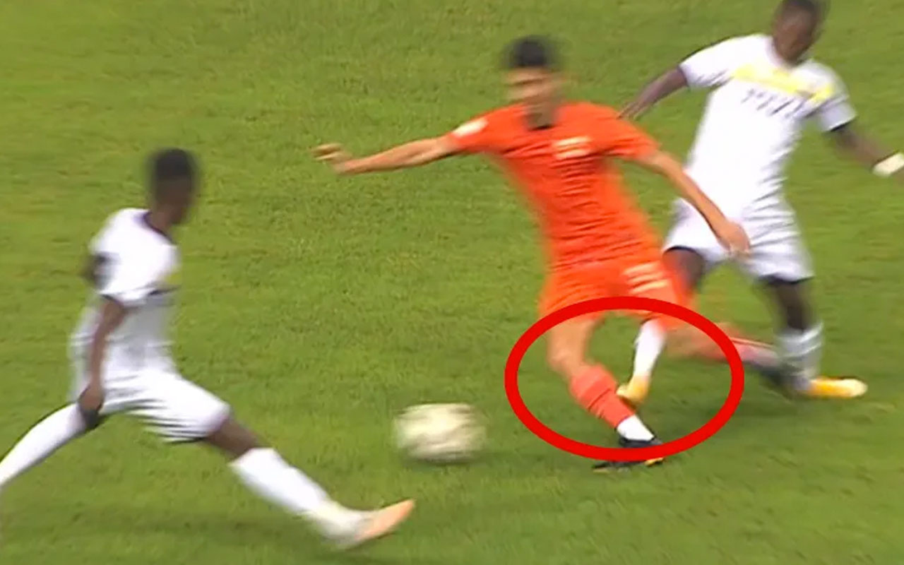 Adanasporlu Berkan Fırat’ın ayağı kırıldı! Hakemin kararı tepki çekti