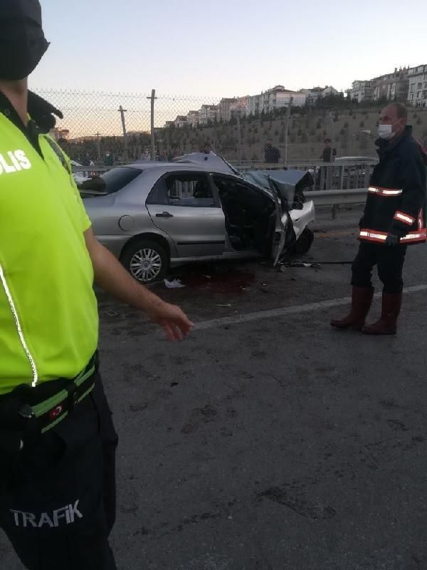 Ankara'da feci kaza! Karşı şeride geçip midibüse çarpan otomobildeki 5 kişi öldü