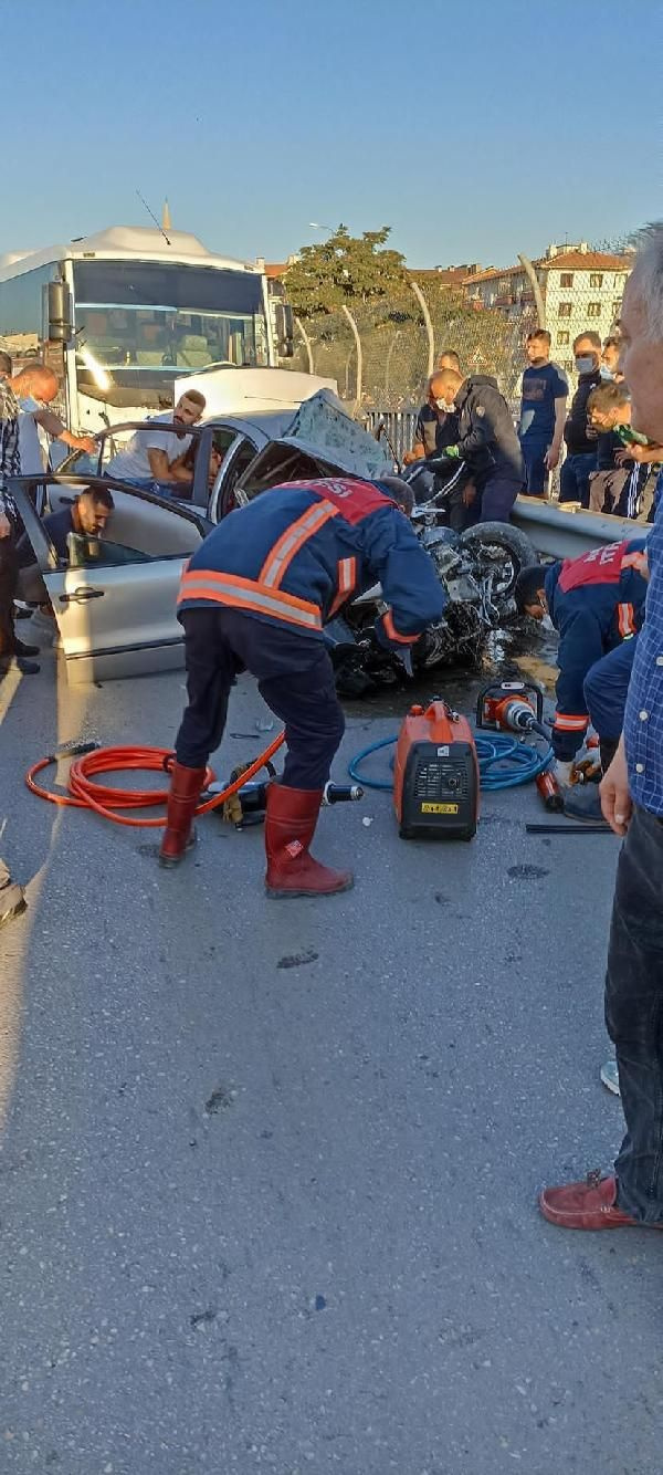 Ankara'da feci kaza! Karşı şeride geçip midibüse çarpan otomobildeki 5 kişi öldü