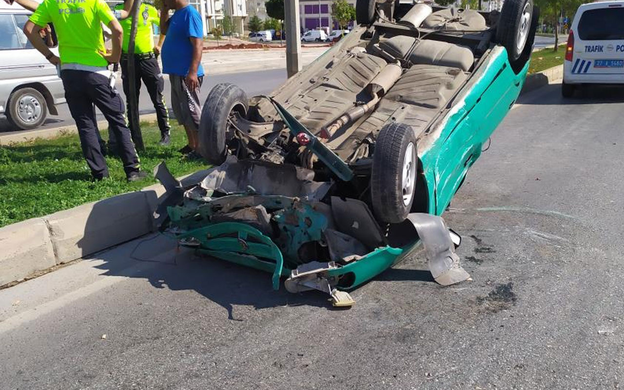Gaziantep'te sollama yapmak isteyen sürücü takla attı: 4 yaralı