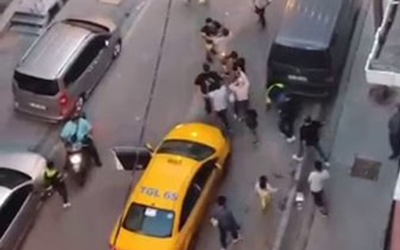 İstanbul'da taksici müşteri tartışması kavgaya dönüştü! Dakikalarca sürdü