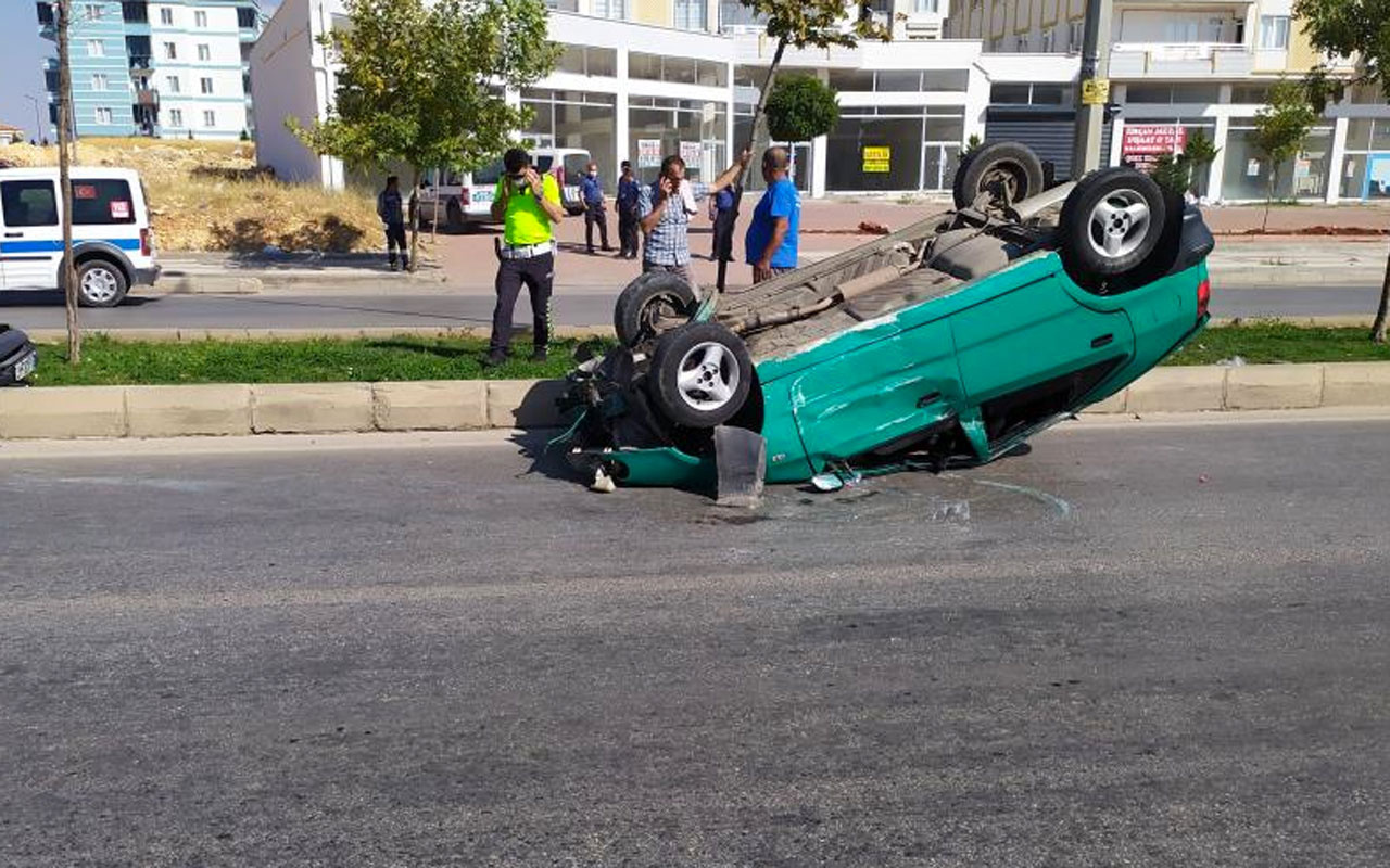 Gaziantep'te  Sollama yapmak isteyen sürücü aracıyla takla attı