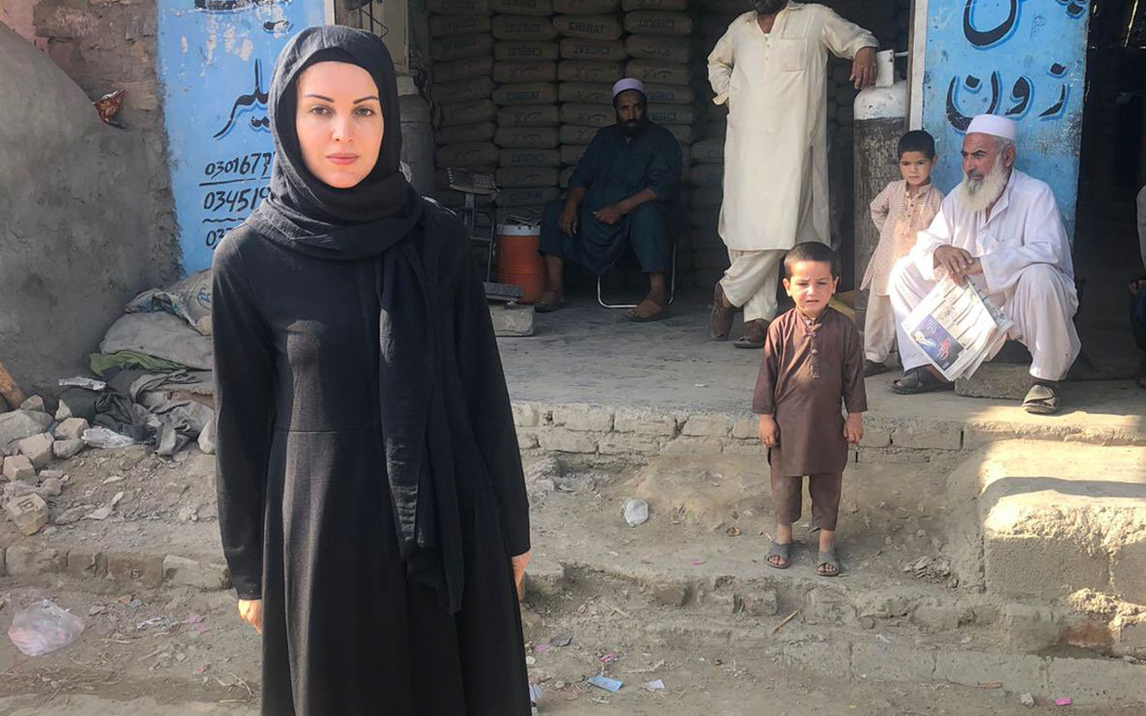 Nagehan Alçı, Afganistan'da! Eşi ROK başörtüsü taktığı fotoğrafını paylaştı