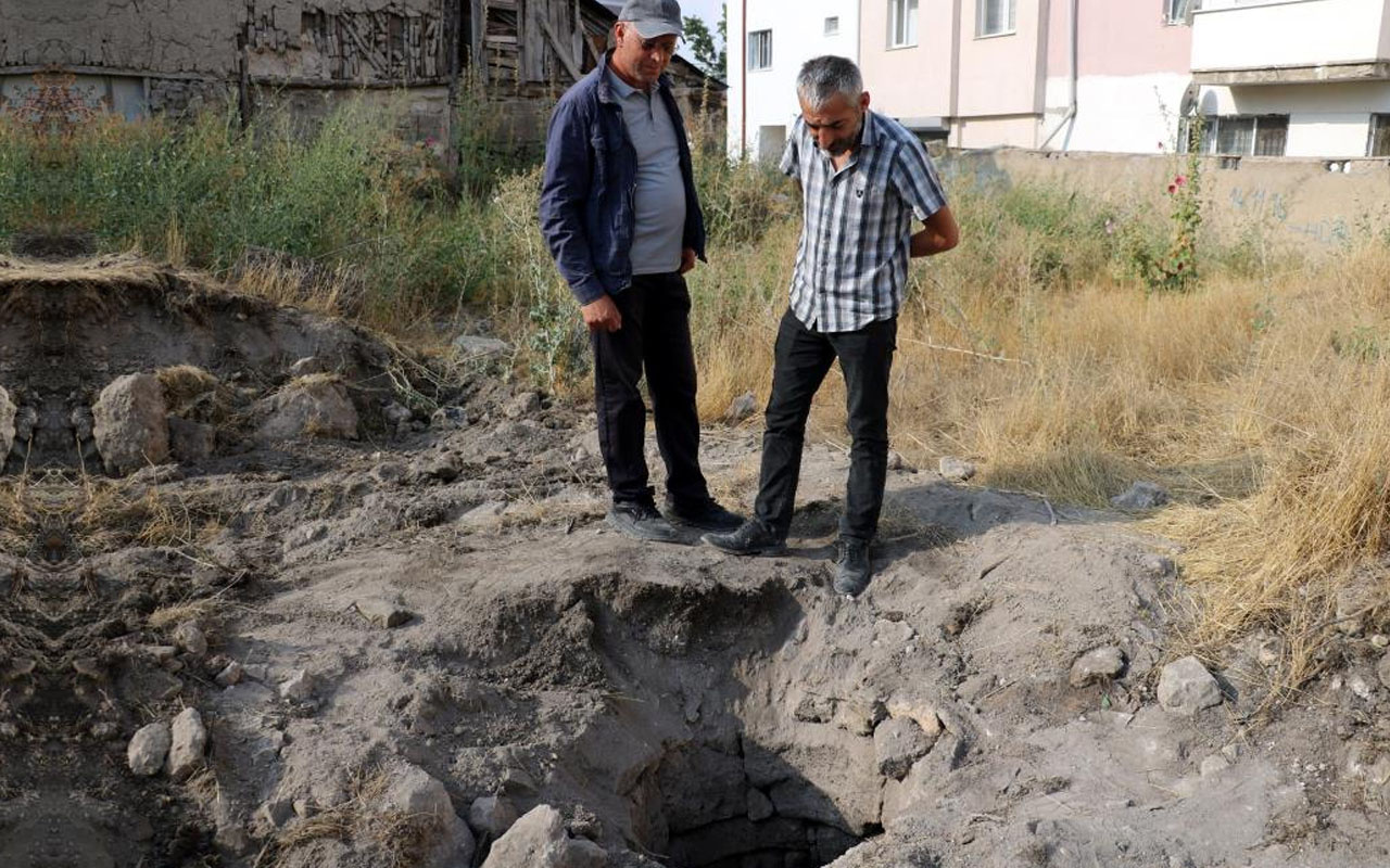 Sivas'ta şaşırtan olay: Kepçeyi toprağa vurunca tarihi kuyu bulundu