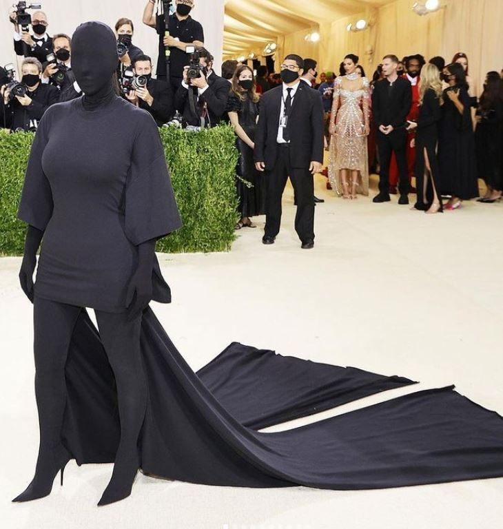 Met Gala'da Kim Kardashian'dan korkutucu kostüm
