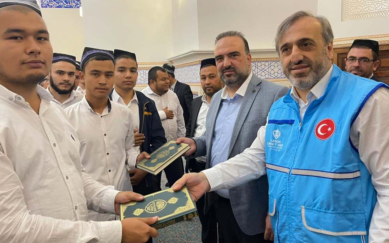 Özbekistan’da 30 bin Özbekçe mealli Kur’an-ı Kerim dağıtıldı