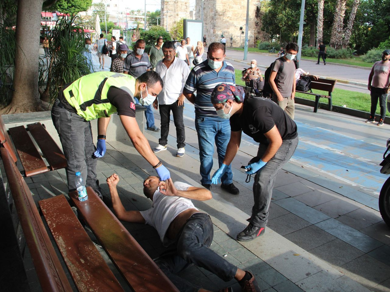 Antalya'da yerde görenler öldü sandı! Gerçek bakın ne çıktı: Rahatsızız, görüntü kötü