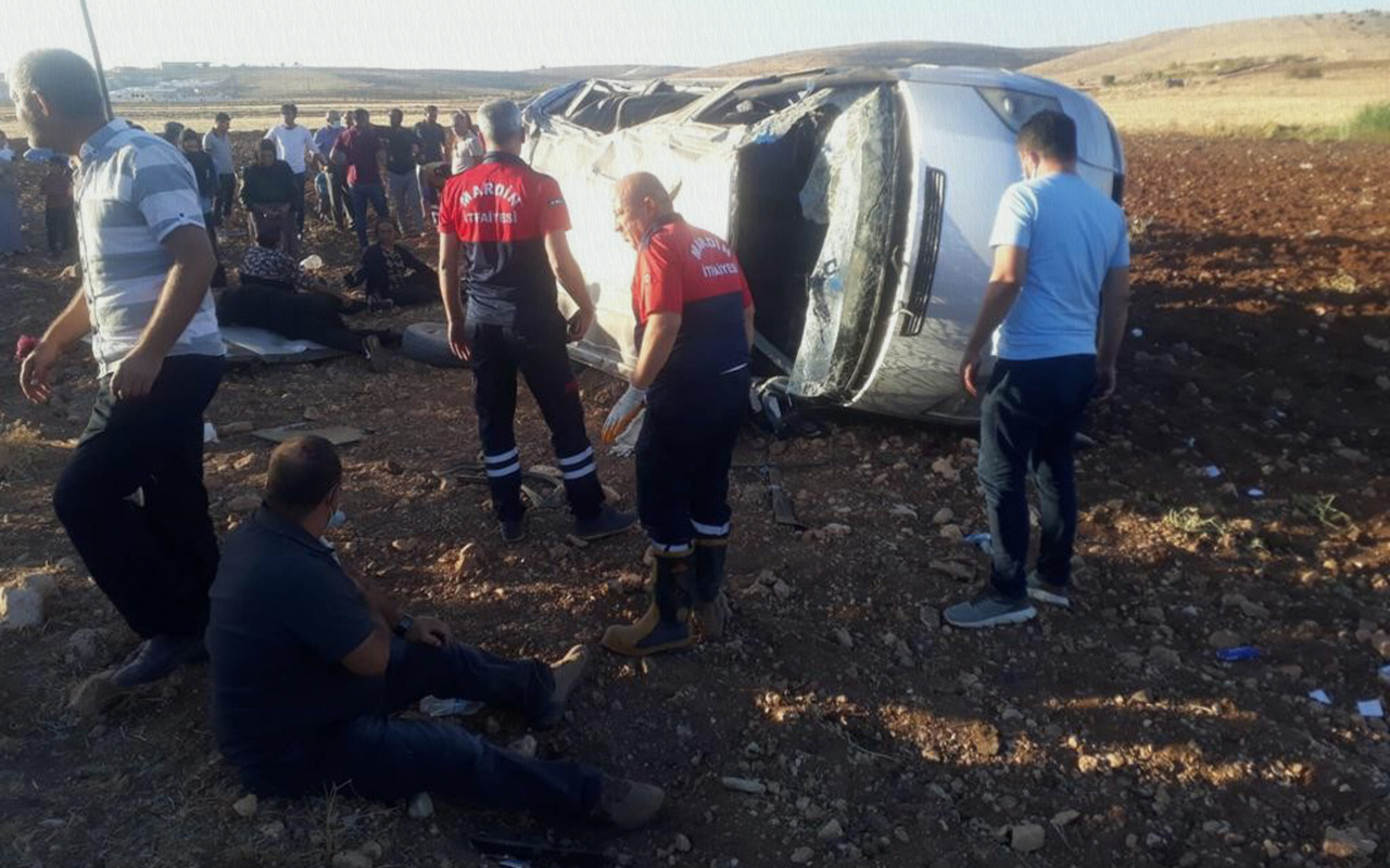 Mardin'de minibüs şarampole devrildi 10 kişi yaralandı