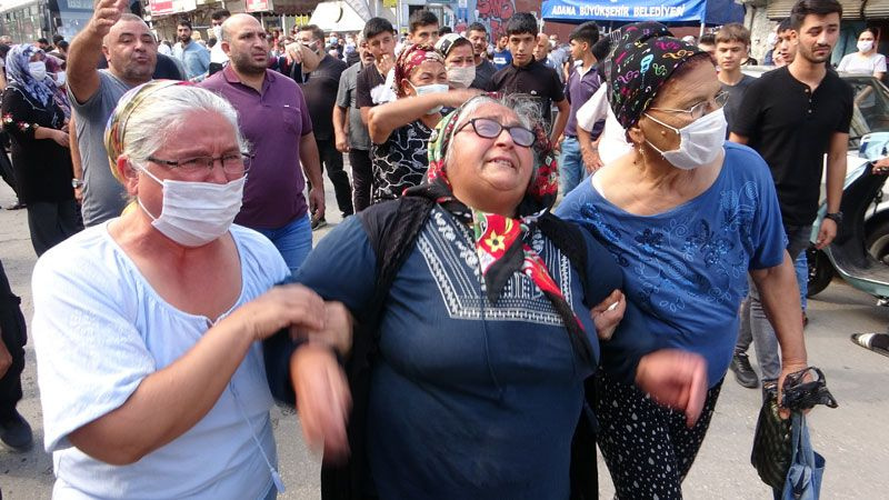 'Tostçu Mahmut' olarak bilinen sosyal medya fenomeni Anıl Kurt Adana'da gözyaşlarıyla uğurlandı