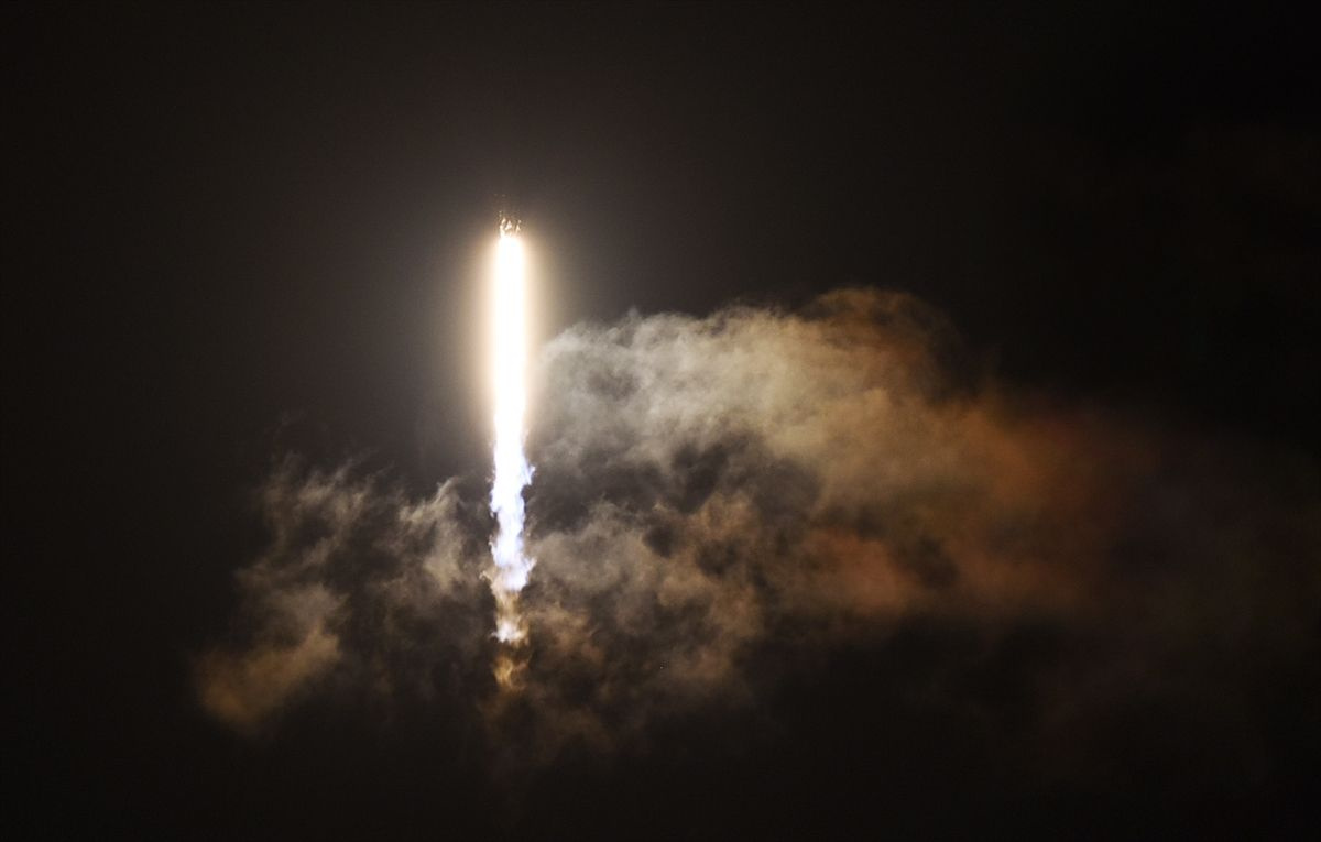 Tarihi an! SpaceX'in 4 yolcuyu dünyanın çevresinde gezdirecek roketi fırlatıldı