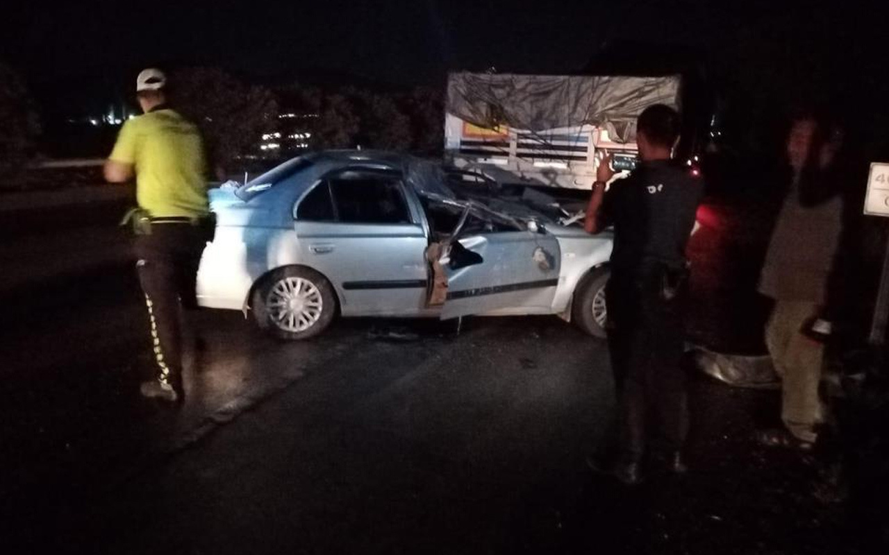 Adana'da otomobil ve TIR çarpıştı! Feci kazada yürek yakan ölüm