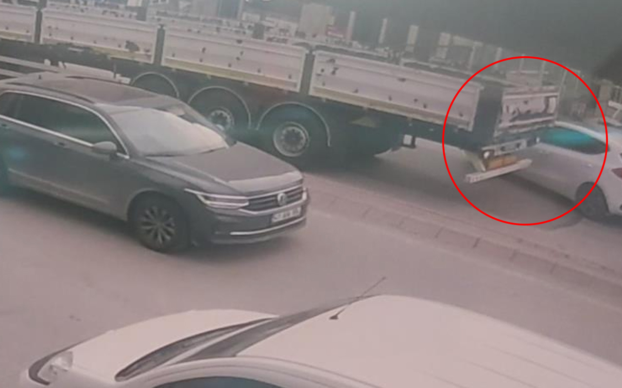 Kocaeli'de TIR otomobile böyle çarptı: Ehliyeti olmayınca bakın yaptı