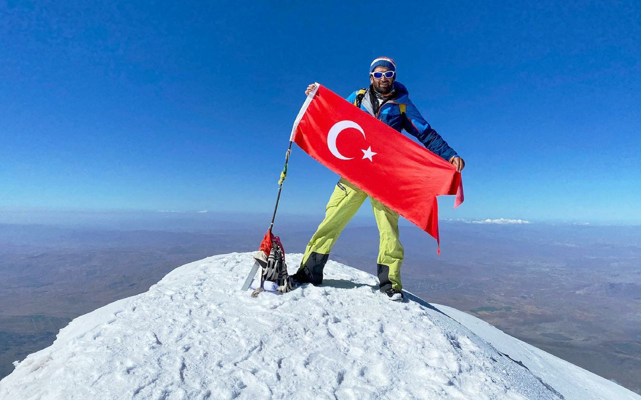 Türkiye'nin çatısı Ağrı Dağı'nın buzulları eriyor