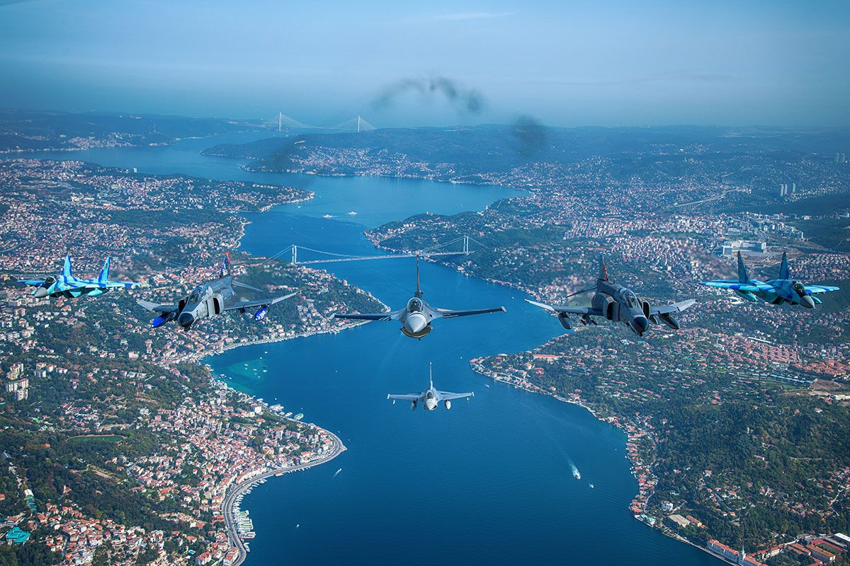 MSB paylaştı! Türkiye ve Azerbaycan uçaklarından selamlama uçuşu