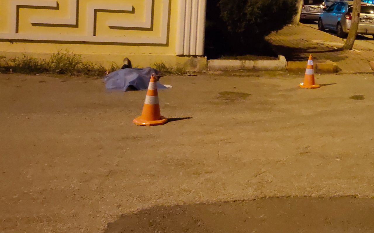 Antalya'da sokakta yürürken bir anda yere yığılıp hayatını kaybetti