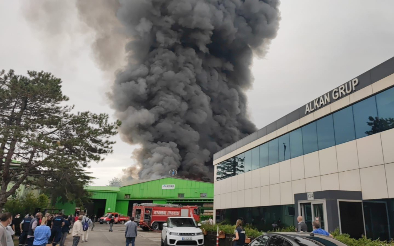 Şile'de fabrikada yangın! Kara dumanlar yükseliyor!