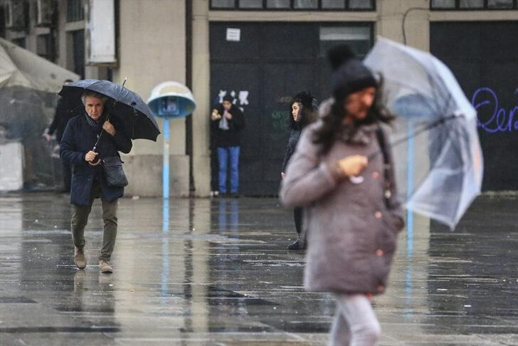 Yarın bitiyor Meteoroloji uyardı saat verildi: Kuvvetli yağış geliyor: İstanbul Ankara İzmir
