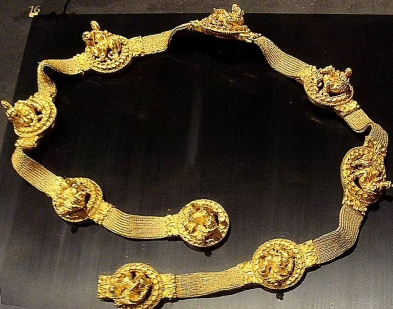 Dünyanın en büyük altın koleksiyonu! Taliban peşine düştü: 20 bin tane bulunuyor