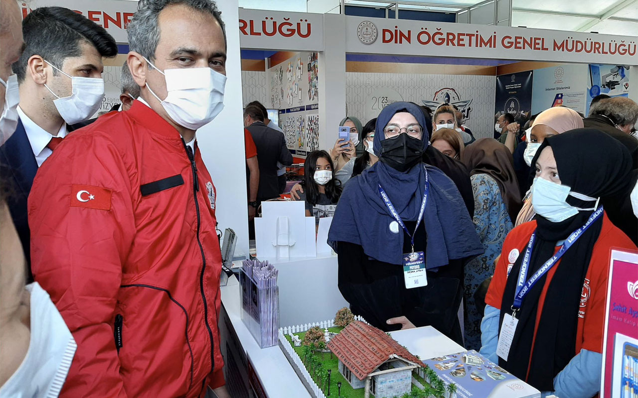 Milli Eğitim Bakanı Mahmut Özer Şehit Ayşe Aykaç Anadolu İmam Hatip'in standını ziyaret etti