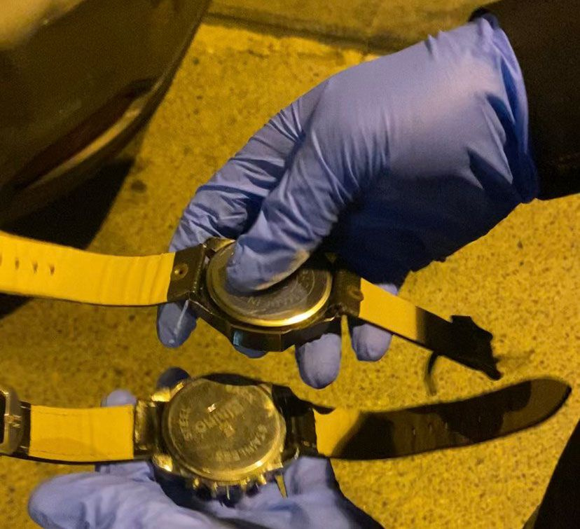 Şeytanın aklına gelmez! Beşiktaş'ta torbacılar kol saatinde kokain satmaya çalışırken yakalandı