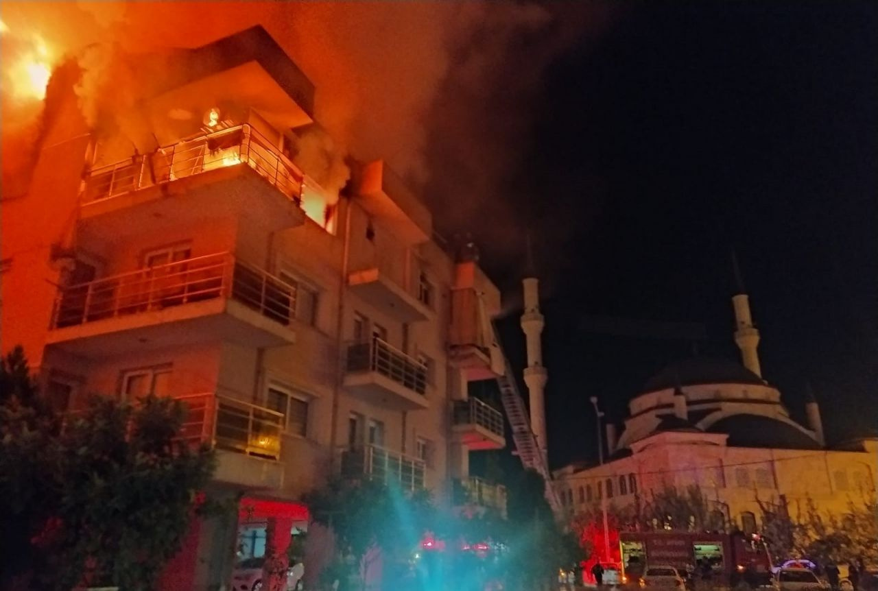 Aydın'da eşi ve çocukları içerdeyken evi ateşe verdi! Yanmaktan son anda kurtuldular