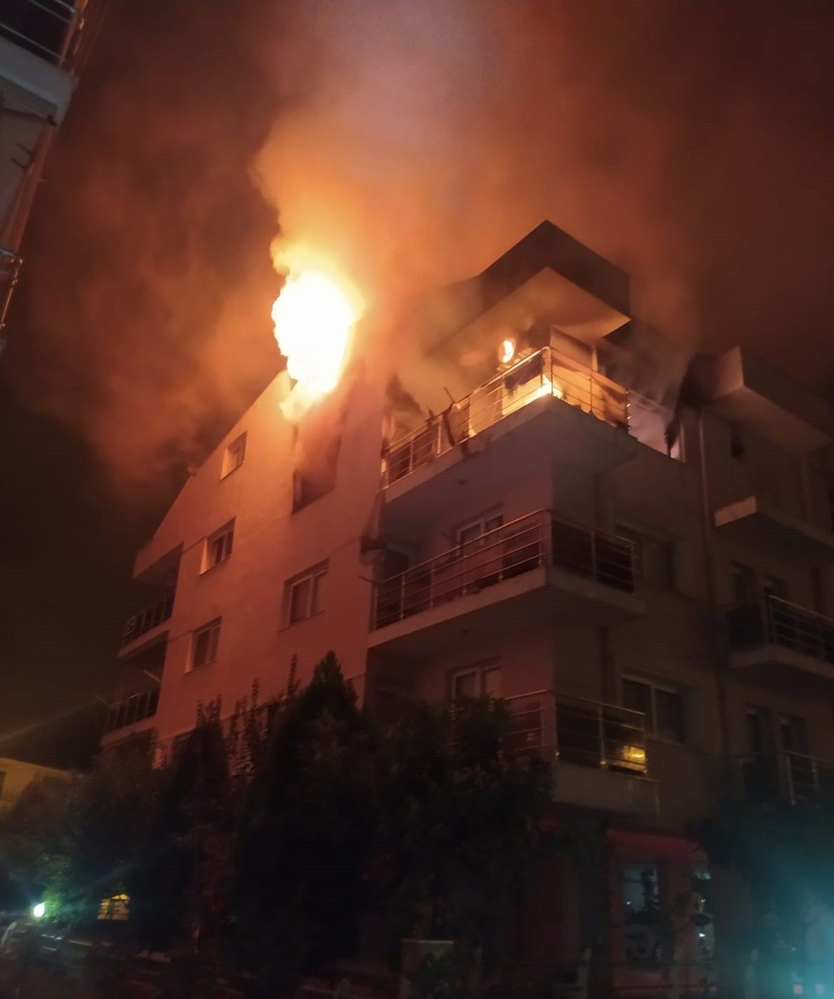 Aydın'da eşi ve çocukları içerdeyken evi ateşe verdi! Yanmaktan son anda kurtuldular