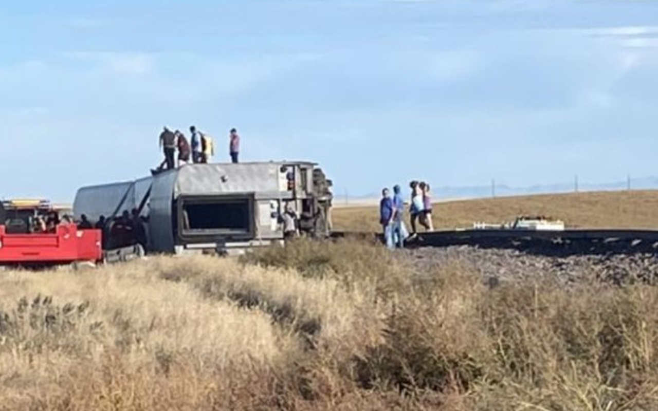 ABD'de yolcu treni raydan çıktı! Ölüler ve yaralılar var