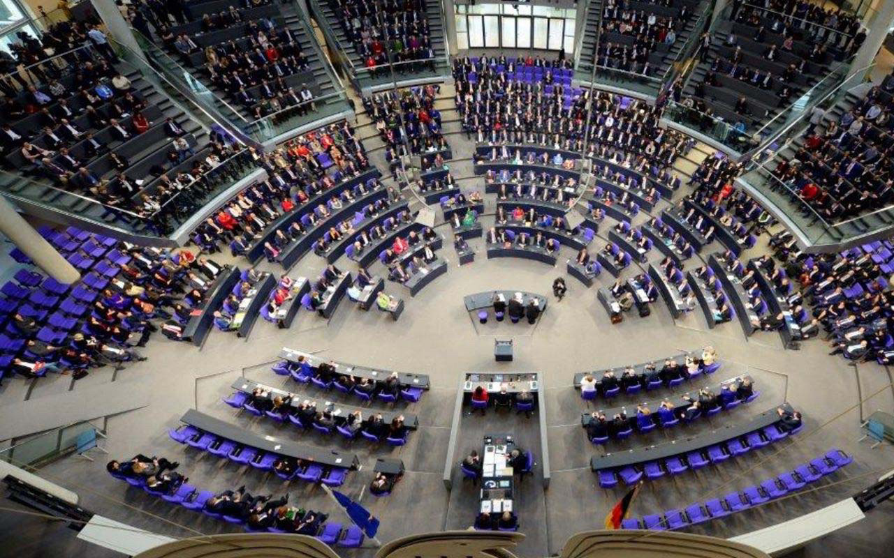 Almanya'da kaç Türk vekil Alman Meclisi'ne girmeye hak kazandı?