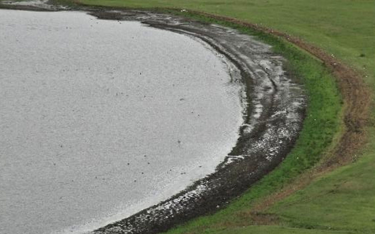 Korkutan görüntü! Çıldır Gölü'nde sular 10 metre çekildi