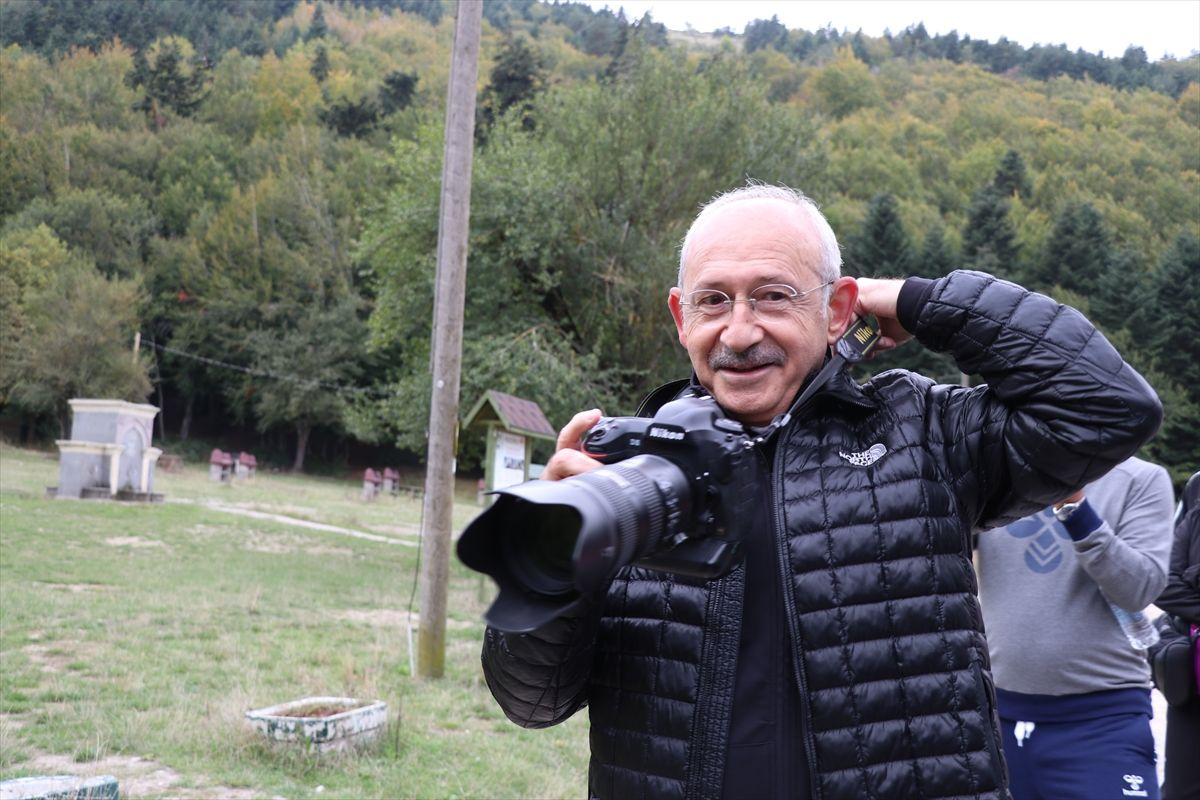 CHP lideri Kemal Kılıçdaroğlu Abant Gölü'nde yürüyüş yaptı, fotoğraf çekti