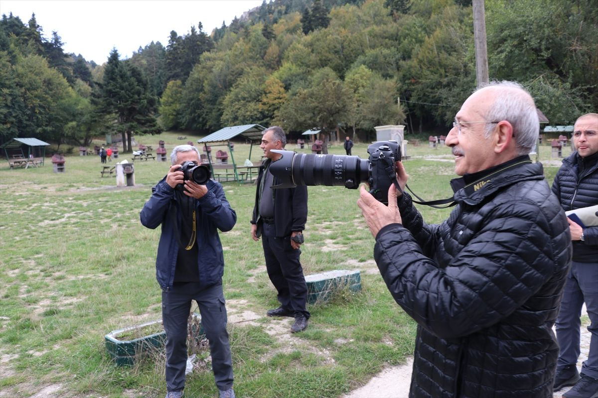 CHP lideri Kemal Kılıçdaroğlu Abant Gölü'nde yürüyüş yaptı, fotoğraf çekti