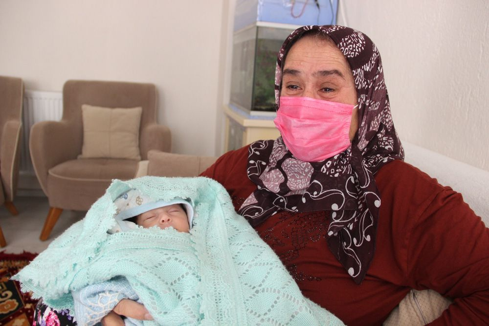 Bebeğine zarar gelmesinden korktu aşı olmadı! 8 aylık hamile kadın koronaya yenildi
