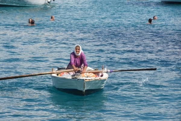 Antalya'da gören inanamıyor! Her gün 10 kilometre gidiyor: 20 TL'den satıyor