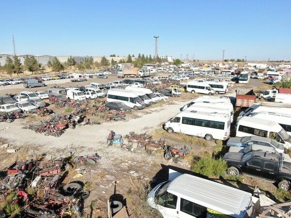 Milyonlarca TL değerinde! Diyarbakır'da araçlar toprağa gömülüyor: Çürümeye terk edildi