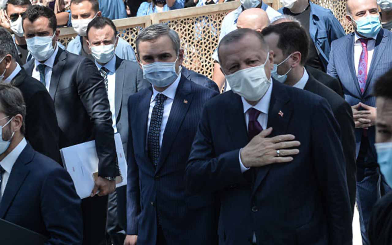 Cumhurbaşkanı Erdoğan cumayı Eyüp Sultan Camisi'nde kıldı