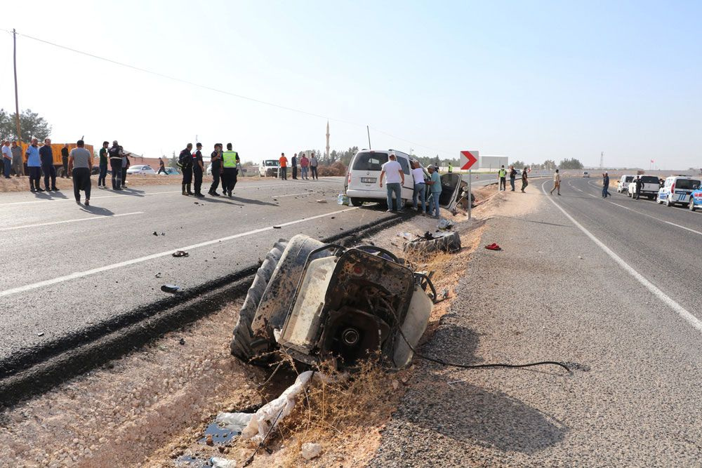 Gaziantep’te feci kaza! Traktör ikiye bölündü ölü ve yaralılar var