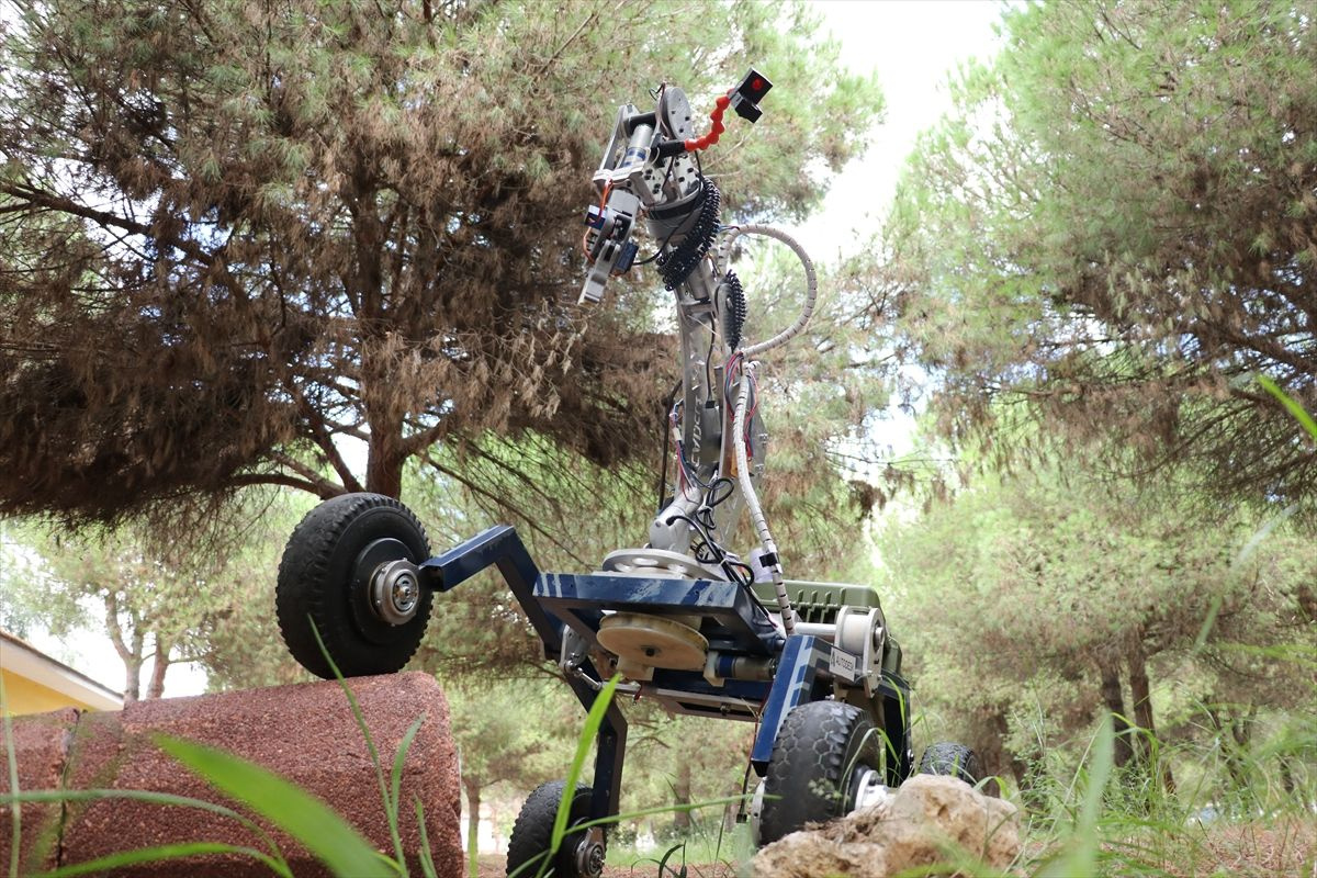 Kocaeli'de üniversite öğrencileri insansız 'uzay keşif aracı' üretti